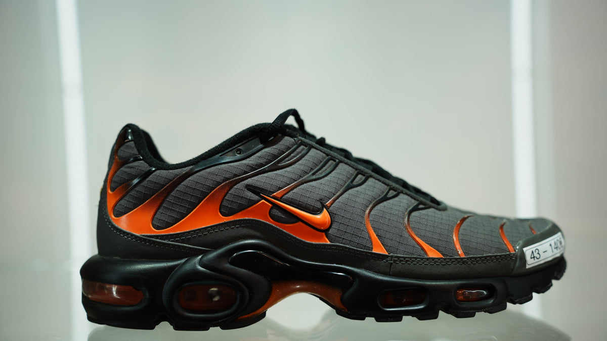 Nike Air Max Plus 2022 Grey Orange