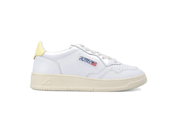 Autry Medalist Leather Low White Lemon Meringue (Women's)