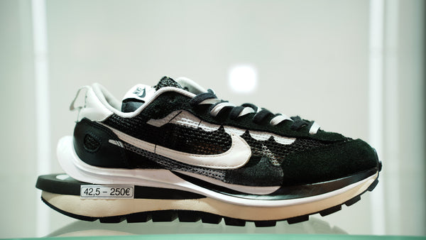 Nike Vaporwaffle Sacai Black White