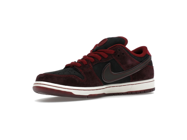 Nike SB Dunk Low Riot Skateshop